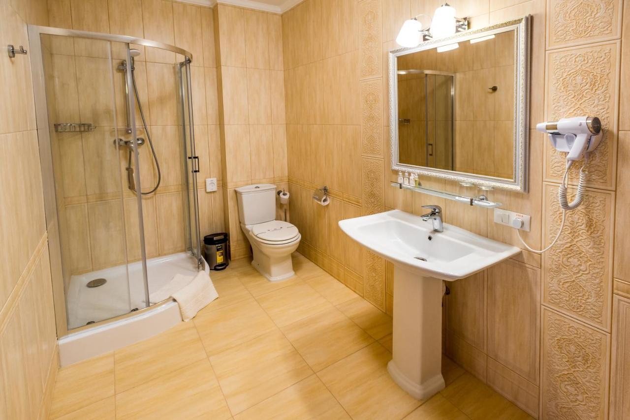 Fenix Town Hotel Vinnytsia Ngoại thất bức ảnh