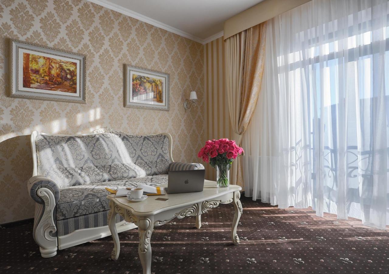 Fenix Town Hotel Vinnytsia Ngoại thất bức ảnh