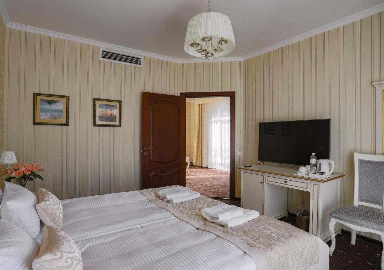 Fenix Town Hotel Vinnytsia Ngoại thất bức ảnh