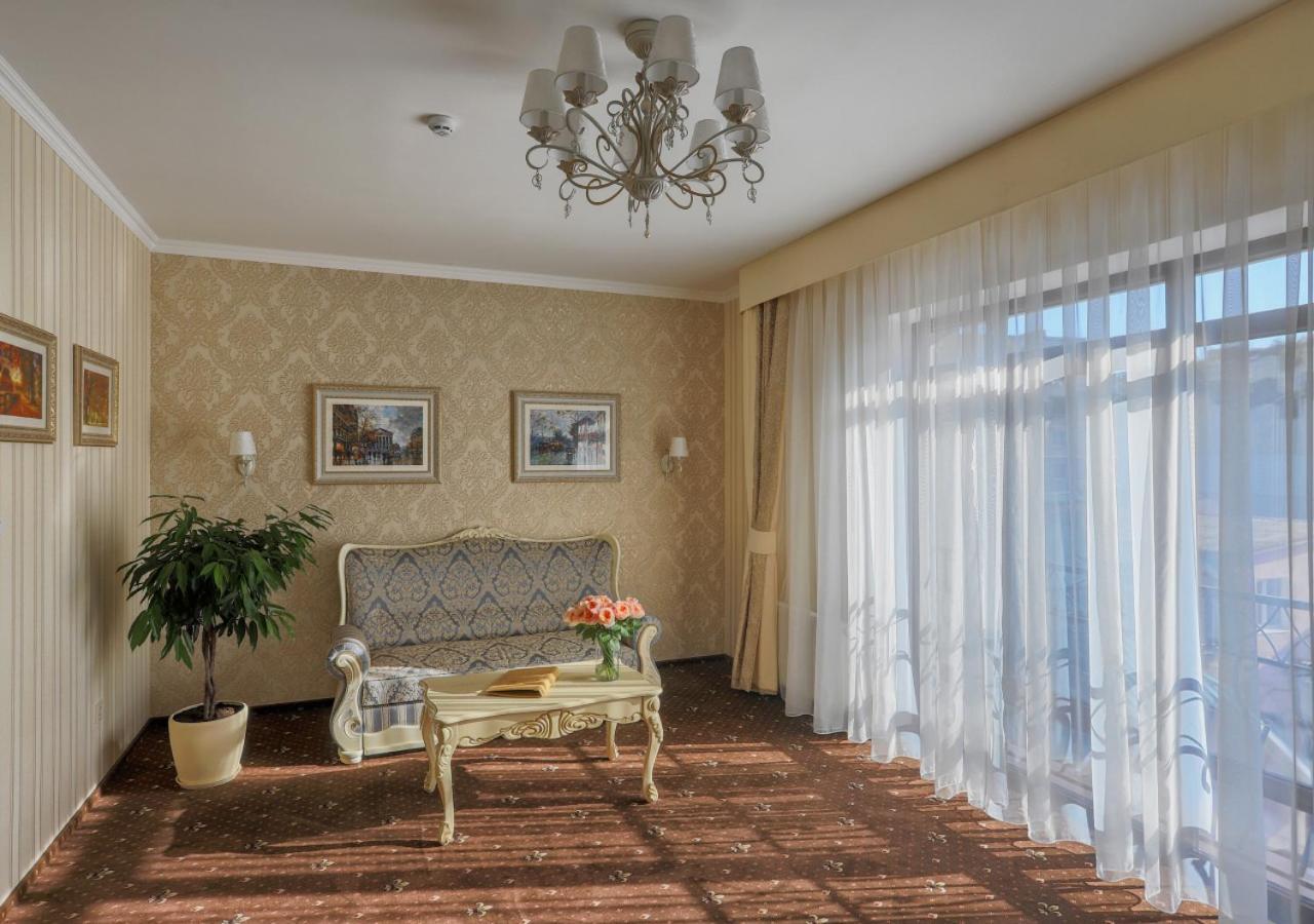 Fenix Town Hotel Vinnytsia Ngoại thất bức ảnh